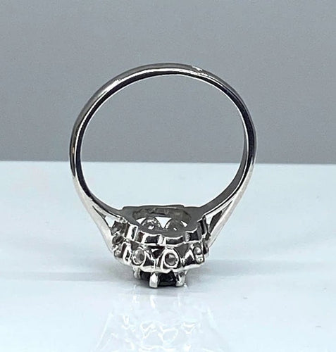 Bague 46 Bague marguerite en or blanc 18 carats au saphir et diamants 58 Facettes AB361