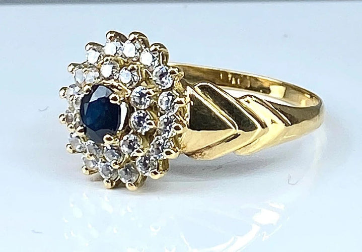 Bague 57 Bague en or jaune 18 carats avec saphir et 26 diamants 58 Facettes AB373