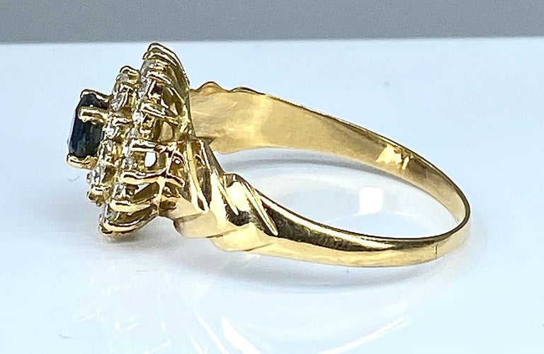 Bague 57 Bague en or jaune 18 carats avec saphir et 26 diamants 58 Facettes AB373