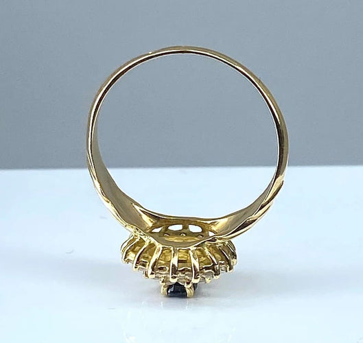 Bague 57 Bague en or jaune 18 carats avec saphir et 26 diamants 58 Facettes AB373