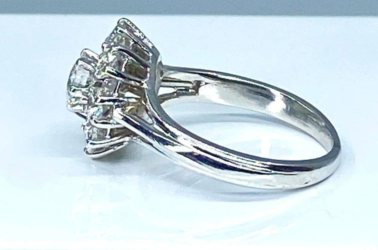 Bague 53 Bague marguerite en or blanc 18 carats sertie de diamants 58 Facettes AB378