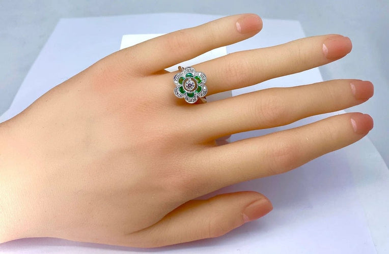 Bague 54 Bague en or blanc 18 carats avec émeraudes et diamants 58 Facettes AB379