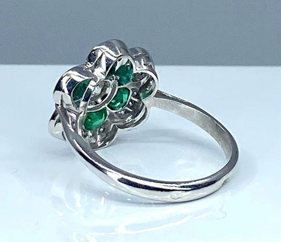 Bague 54 Bague en or blanc 18 carats avec émeraudes et diamants 58 Facettes AB379