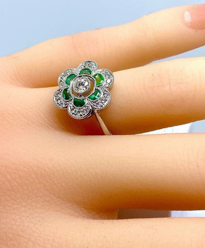 Bague 54 Bague en or blanc 18 carats avec émeraudes et diamants 58 Facettes AB379