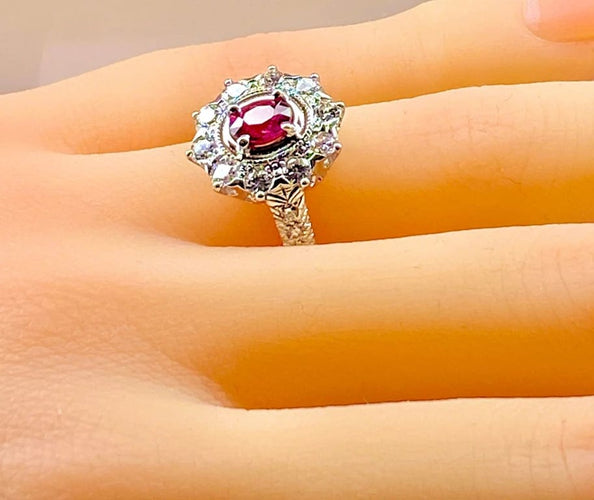 Bague 51 Bague marguerite en or blanc 18 carats avec rubis et diamants 58 Facettes AB413