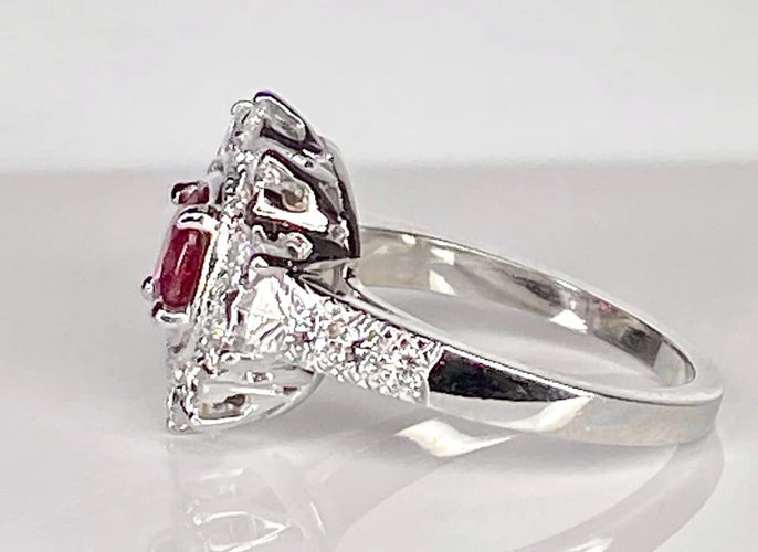 Bague 51 Bague marguerite en or blanc 18 carats avec rubis et diamants 58 Facettes AB413