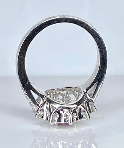 Bague 51 Bague marguerite en or blanc 18 carats avec rubis et diamants 58 Facettes AB413