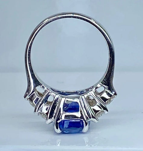 Bague 50 Bague en or blanc 18 carats avec saphir birman 5,32 ct et diamants 58 Facettes AB416