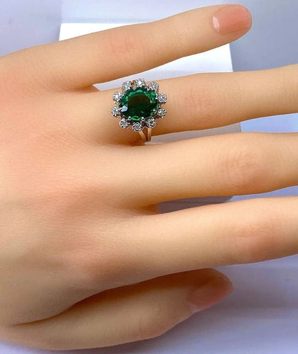Bague 48 Bague en or blanc avec pierre verte et 10 diamants 58 Facettes AB426