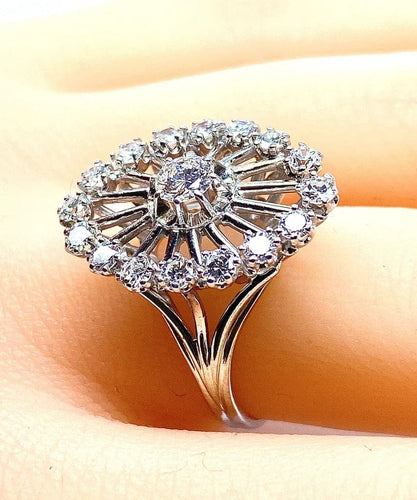 Bague Bague en or blanc 18 carats sertie de diamants 58 Facettes AB429