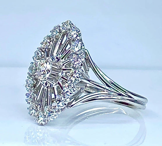 Bague Bague en or blanc 18 carats sertie de diamants 58 Facettes AB429
