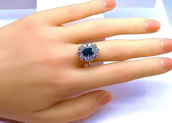 Bague 55 Bague marguerite en or blanc 18 carats, saphir 2,11 ct et diamants 58 Facettes AB431