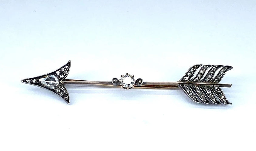 Broche Broche flèche en or jaune 18 carats et argent, diamants 58 Facettes AB441