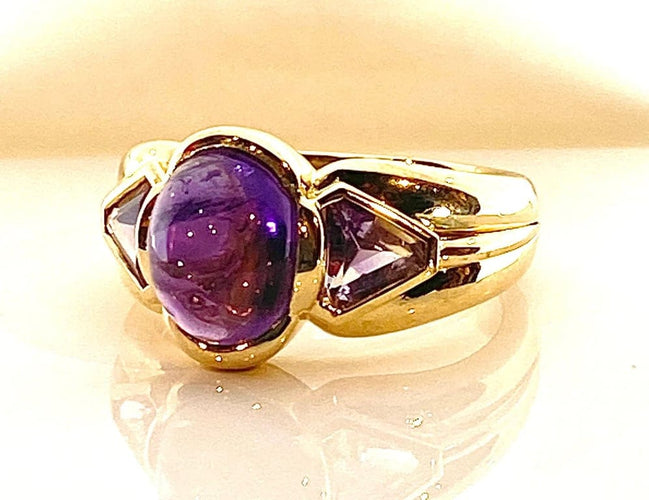 Bague 56 Bague en or jaune 18 carats ornée d’améthystes 58 Facettes AB445