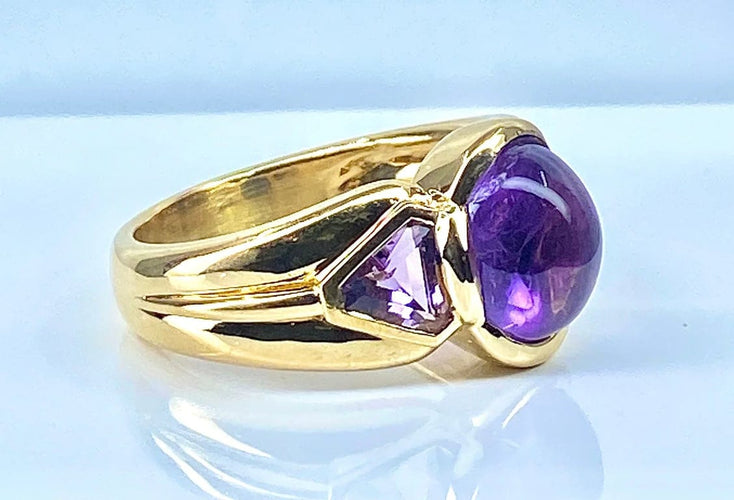 Bague 56 Bague en or jaune 18 carats ornée d’améthystes 58 Facettes AB445