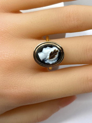 Bague 54 Bague en or jaune 18 carats avec camée en onyx, vers 1880 58 Facettes AB446