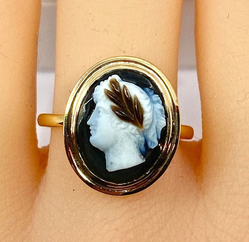 Bague 54 Bague en or jaune 18 carats avec camée en onyx, vers 1880 58 Facettes AB446