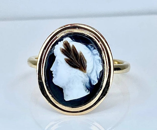 Bague 54 Bague en or jaune 18 carats avec camée en onyx, vers 1880 58 Facettes AB446