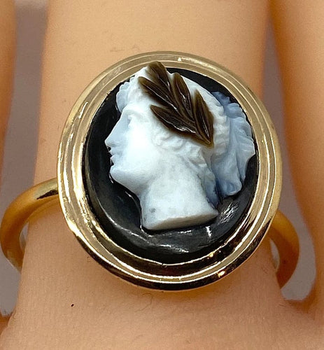 Bague 54 Bague en or jaune 18 carats avec camée en onyx, vers 1880 58 Facettes AB446