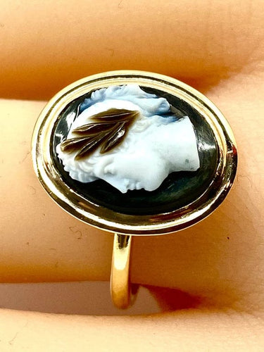 Bague 54 Bague en or jaune 18 carats avec camée en onyx, vers 1880 58 Facettes AB446