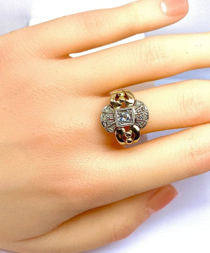 Bague 56 Bague en or jaune 18 carats et diamants, vers 1930 58 Facettes AB449