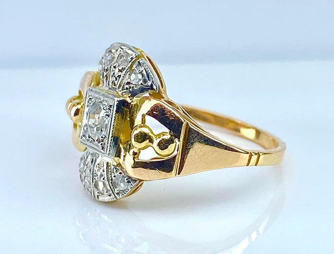 Bague 56 Bague en or jaune 18 carats et diamants, vers 1930 58 Facettes AB449