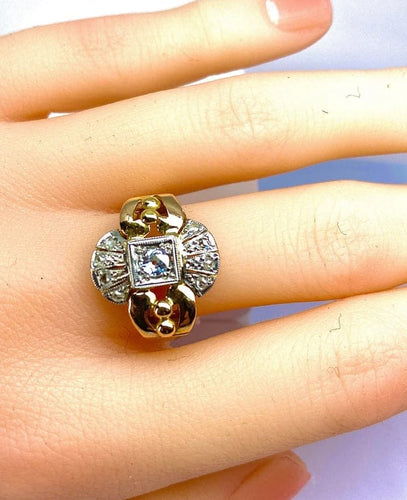 Bague 56 Bague en or jaune 18 carats et diamants, vers 1930 58 Facettes AB449