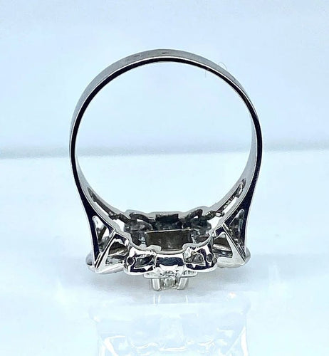 Bague 52.5 Bague en or blanc 18 carats et diamants, vers 1930 58 Facettes AB451