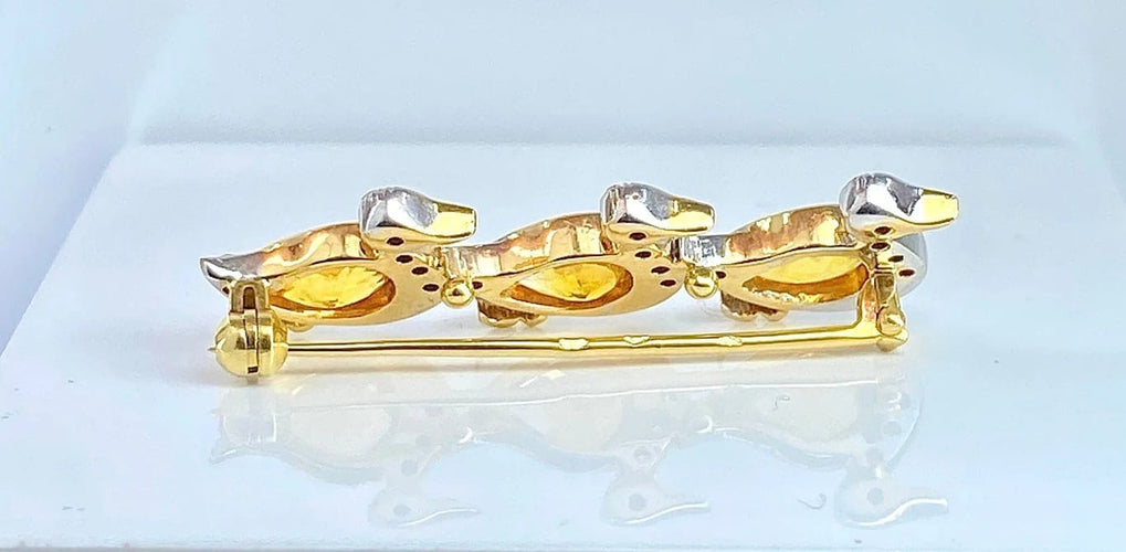 Broche Broche canards en or jaune 18 carats, saphirs jaunes, diamants et rubis 58 Facettes AB455