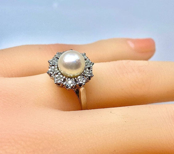 Bague 49 Bague marguerite en or blanc 18 carats et platine, perle et diamants 58 Facettes AB456