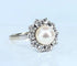Bague 49 Bague marguerite en or blanc 18 carats et platine, perle et diamants 58 Facettes AB456