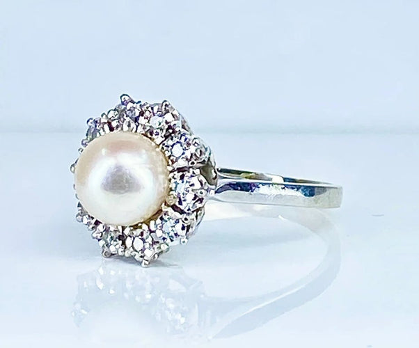 Bague 49 Bague marguerite en or blanc 18 carats et platine, perle et diamants 58 Facettes AB456