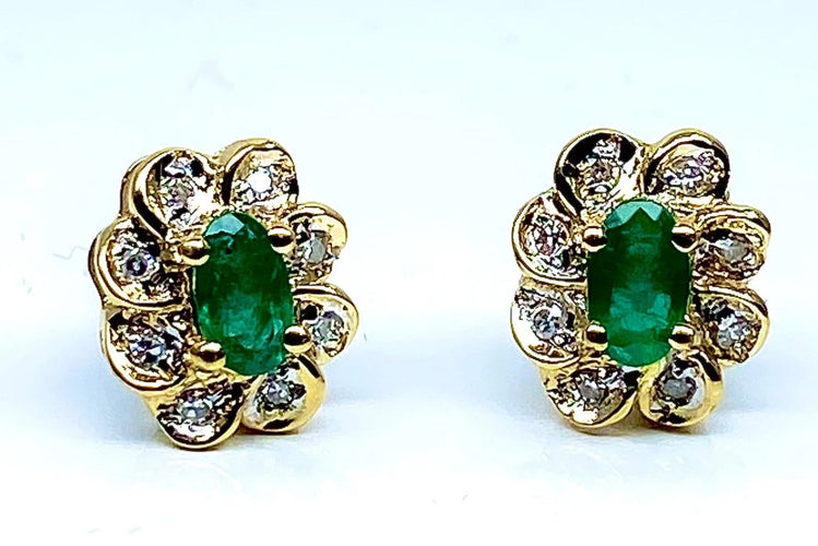 Boucles d'oreilles Boucles d'oreilles en or jaune 18 carats émeraudes et diamants 58 Facettes AB460