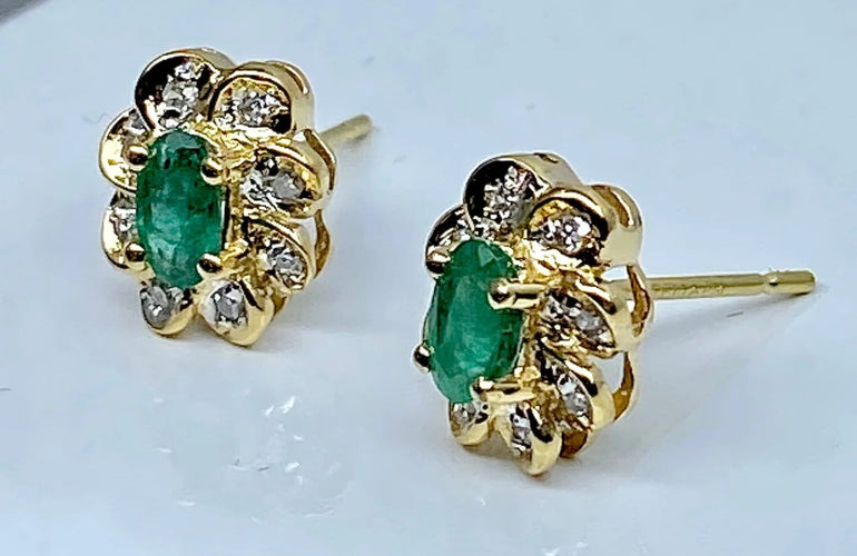 Boucles d'oreilles Boucles d'oreilles en or jaune 18 carats émeraudes et diamants 58 Facettes AB460