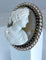 Broche Broche camée Caroline Murat - Broche en or jaune 18 carats, agate, perles et diamants 58 Facettes AB472