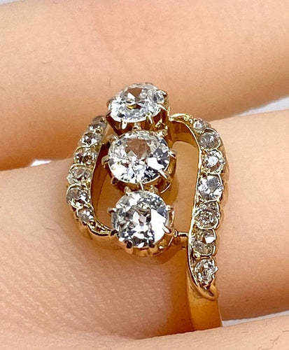 Bague 49 Bague en or jaune 18 carats et diamants taille ancienne vers 1900 58 Facettes AB497