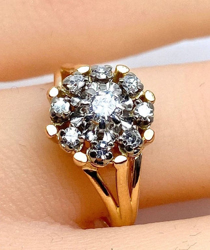 Bague 51 Bague marguerite en or jaune 18 carats et diamants, vers 1960 58 Facettes AB498