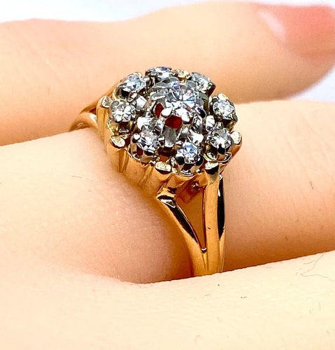 Bague 51 Bague marguerite en or jaune 18 carats et diamants, vers 1960 58 Facettes AB498