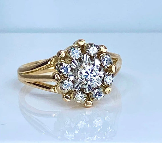 Bague 51 Bague marguerite en or jaune 18 carats et diamants, vers 1960 58 Facettes AB498
