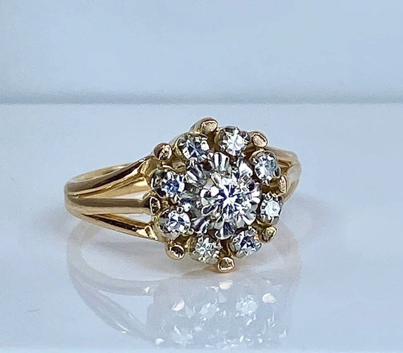 Bague 51 Bague marguerite en or jaune 18 carats et diamants, vers 1960 58 Facettes AB498