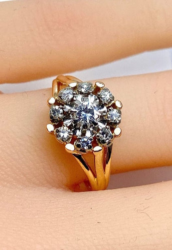 Bague 51 Bague marguerite en or jaune 18 carats et diamants, vers 1960 58 Facettes AB498