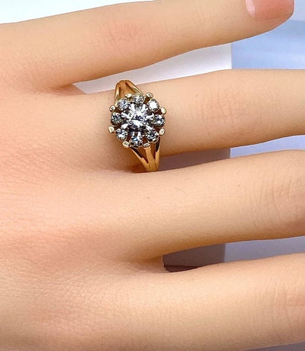 Bague 51 Bague marguerite en or jaune 18 carats et diamants, vers 1960 58 Facettes AB498