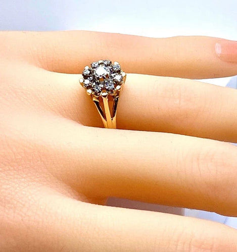 Bague 51 Bague marguerite en or jaune 18 carats et diamants, vers 1960 58 Facettes AB498