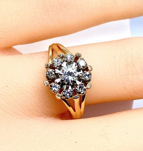 Bague 51 Bague marguerite en or jaune 18 carats et diamants, vers 1960 58 Facettes AB498