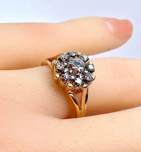 Bague 51 Bague marguerite en or jaune 18 carats et diamants, vers 1960 58 Facettes AB498