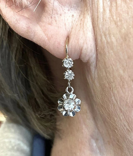Boucles d'oreilles Boucles d’oreilles dormeuses en or 18 carats et diamants 58 Facettes AB499