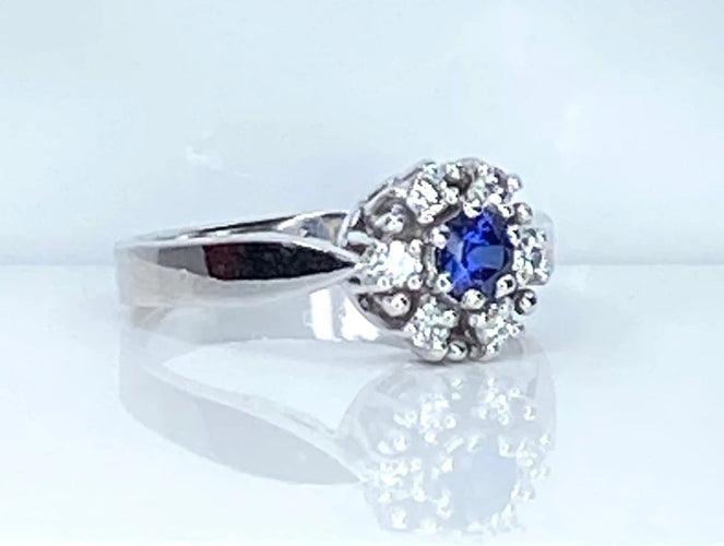 Bague 55 Bague marguerite en or blanc 18 carats avec saphir et diamants 58 Facettes AB518 bis