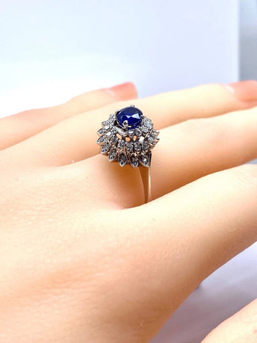 Bague 54 Bague tourbillon en or blanc 18 carats, saphir et diamants 58 Facettes AB519