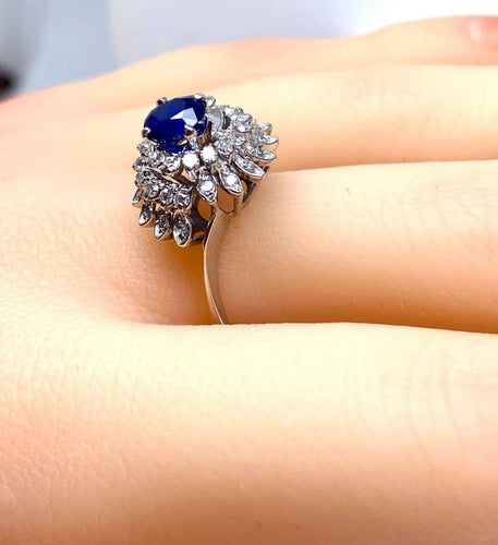 Bague 54 Bague tourbillon en or blanc 18 carats, saphir et diamants 58 Facettes AB519