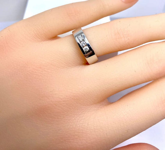 Bague 49 Bague trilogie 3 diamants en or blanc 18 carats 58 Facettes AB532